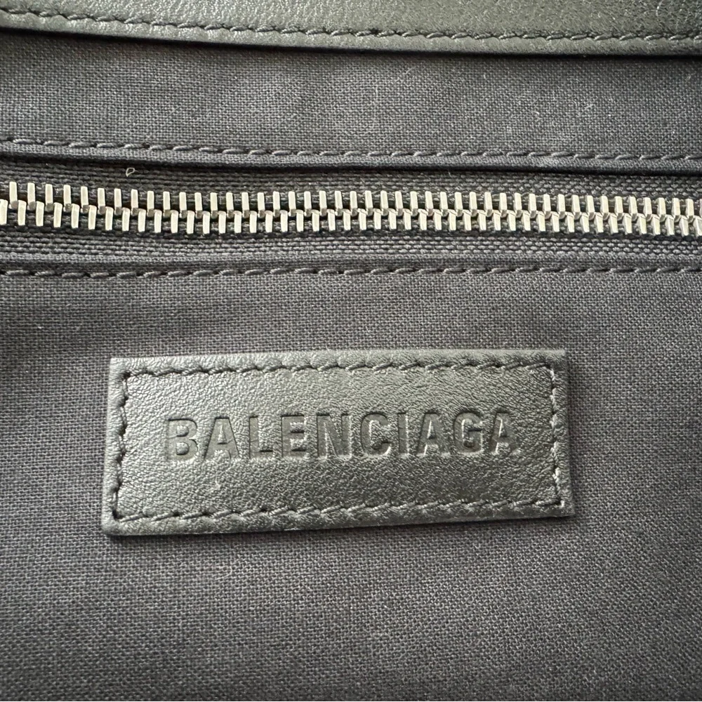 Balenciaga Tote JUMBO Ivory & Black Canvas Bag - Picture 13 of 13